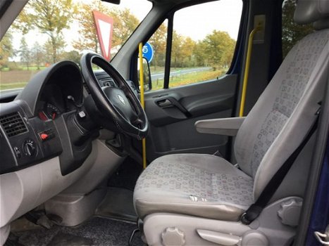 Volkswagen Crafter - 32 2.5 TDI L2H2 9 Pers Rolstoellift AIRCO BJ 2010 - 1