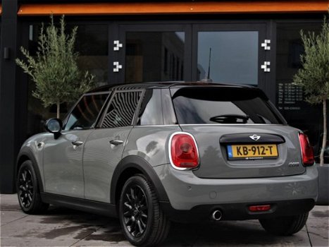 Mini Mini Cooper - 1.5 Cooper 5Drs. Automaat/ Navigatie/ PDC - 1