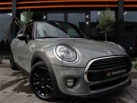 Mini Mini Cooper - 1.5 Cooper 5Drs. Automaat/ Navigatie/ PDC - 1