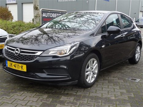 Opel Astra - 1.6 CDTI 5-Drs Navi - 1