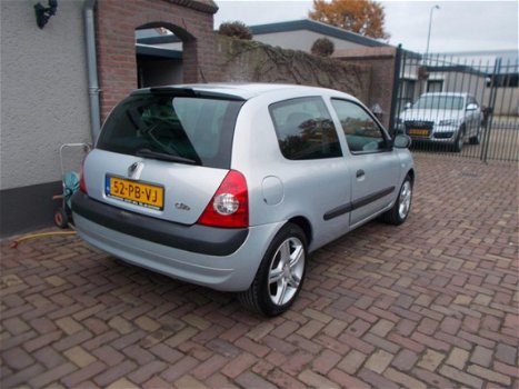 Renault Clio - 1.4-16V Dynamique Luxe bjaar 2004 airco apk 2-2021 - 1