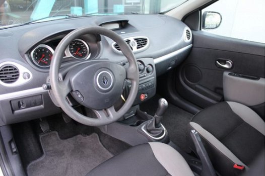 Renault Clio - 1.2 16v 75pk Authentique - 1