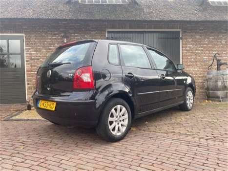 Volkswagen Polo - 1.2 12v 5 deurs LM velgen Airco - Nieuwe APK - 1