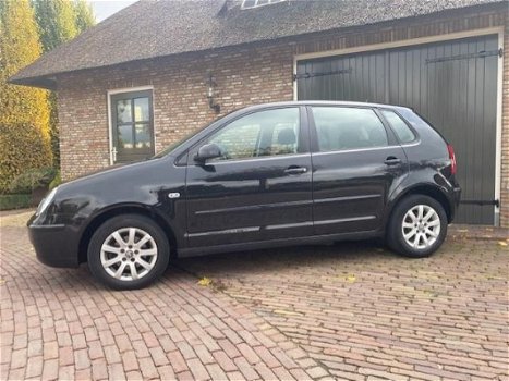 Volkswagen Polo - 1.2 12v 5 deurs LM velgen Airco - Nieuwe APK - 1