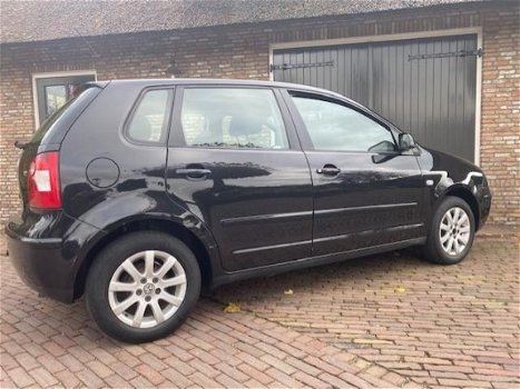 Volkswagen Polo - 1.2 12v 5 deurs LM velgen Airco - Nieuwe APK - 1