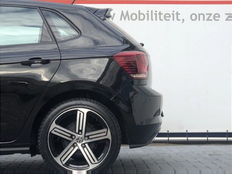 Volkswagen Polo - 1.0 MPI Comfortline Business - R line Parkeersensoren - Airco - Navigatie - Stuurb - 1