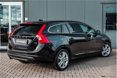 Volvo V60 - 1.6 T3 Momentum / Automaat / Parkeersensoren / Klimaat + Cruise control