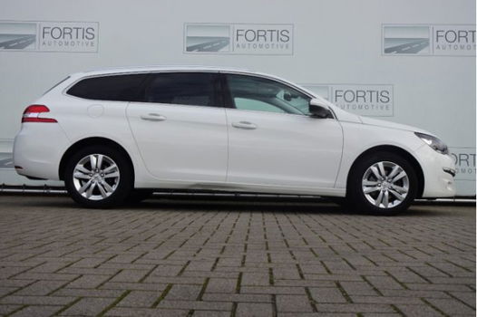 Peugeot 308 SW - 1.2 e-THP Blue Lease Executive 1e eigenaar/ Geen import/ Navi/ Panodak/ Trekhaak - 1