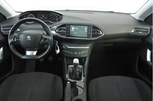 Peugeot 308 SW - 1.2 e-THP Blue Lease Executive 1e eigenaar/ Geen import/ Navi/ Panodak/ Trekhaak - 1