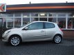 Renault Clio - 1.6-16V Initiale Automaat, lederen bekleding. Oudjaar actie 500, - korting - 1 - Thumbnail