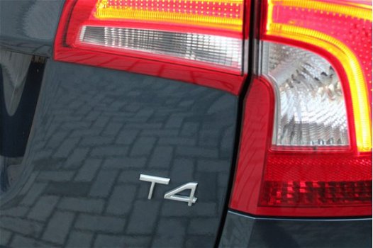 Volvo S60 - T4F Kinetic - Automaat - Navigatie - High Performance Audio - Parkeersensoren achter - 1 - 1