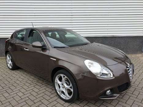 Alfa Romeo Giulietta - 1.4 T 170PK Dist. Lusso *Automaat - 1