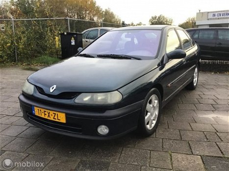 Renault Laguna - 2.0 RXE - 1