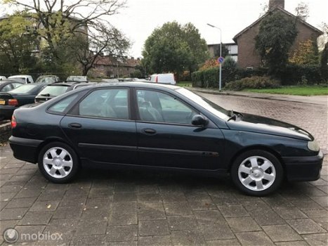 Renault Laguna - 2.0 RXE - 1