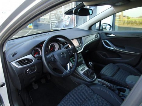 Opel Astra - ST 1.4 Turbo 150pk Online Edition + Navigatie + AGR + Trekhaak afneembaar - 1