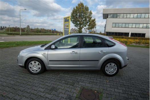Ford Focus - 1.6 I 5D Ambiente - 1