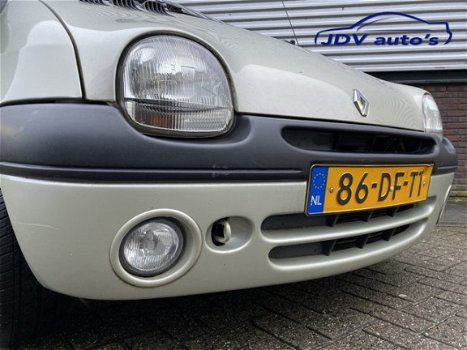 Renault Twingo - 1.2 Initiale | LEDER | AIRCO | PANODAK | GEEN AFLEVERKOSTEN - 1
