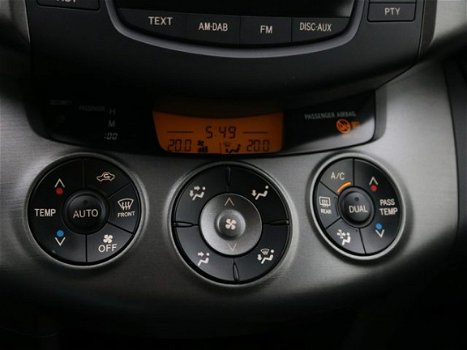 Toyota RAV4 - 2.0 VVTi Dynamic Limited | 1.500kg trekkracht | Parkeersensoren voor en achter | - 1