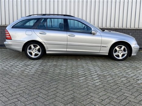 Mercedes-Benz C-klasse Combi - 240 Avantgarde C240 2.6 V6 | AUTOMAAT - 1