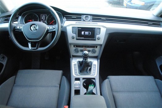 Volkswagen Passat - 2.0 TDI Connected Series BTW-AUTO DEALER OND - 1