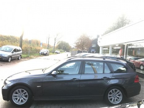 BMW 3-serie Touring - 318i 2e Eigenaar/Nieuwe Apk/Pano dak/NAVI/Lmv - 1