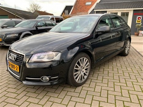 Audi A3 Sportback - 1.6 TDI Attraction Navigatie Xenon/Led - 1