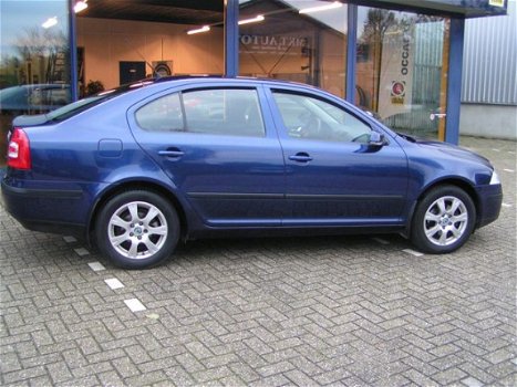 Skoda Octavia - 1.6 Ambiente - 1