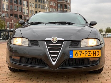 Alfa Romeo GT - 2.0 JTS Distinctive 2005|BOSE|18INCH|LEDER| - 1