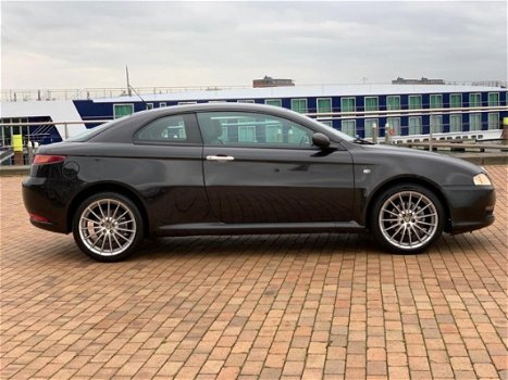 Alfa Romeo GT - 2.0 JTS Distinctive 2005|BOSE|18INCH|LEDER| - 1