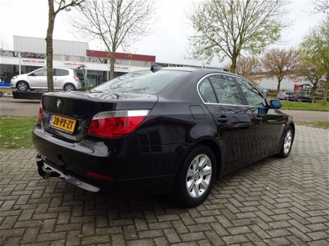 BMW 5-serie - 520i Executive | cruise | airco| Navigatie |sensoren | - 1