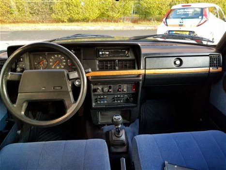 Volvo 240 - 2.3i GLE - 1