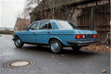 Mercedes-Benz 240 - ehr Original ErstlackTopgewartet mit neue Teile wie Bremsen, Stossdämpfer v+h, T