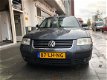 Volkswagen Passat - 2.3 V5 Comfortline 2003 Climatronic - 1 - Thumbnail