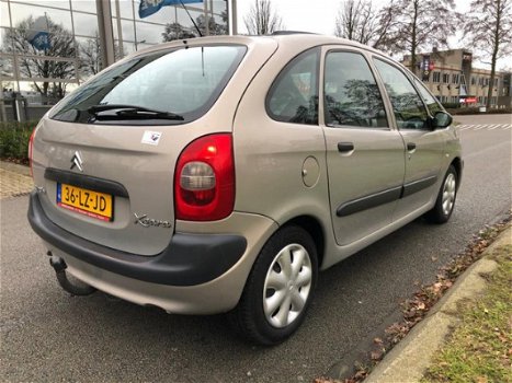 Citroën Xsara Picasso - 1.6i Différence panorama dak (AIRCO) - 1