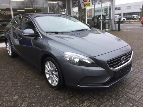 Volvo V40 - 2.0 D3 MOMENTUM 150 PK 5 cil - 1