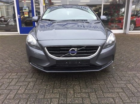 Volvo V40 - 2.0 D3 MOMENTUM 150 PK 5 cil - 1