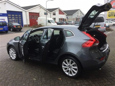 Volvo V40 - 2.0 D3 MOMENTUM 150 PK 5 cil - 1