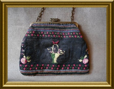 Nog een oud tasje met borduursel // vintage purse with embroidery - 1