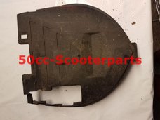 Onderspoiler Zadel Kymco Super 8 50613-Lej2-E000-It Gebruikt