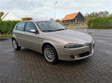 Alfa Romeo 147 - 147; 1.6 77 KW 5 DEUREN - 1