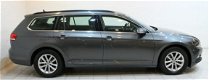 Volkswagen Passat Variant - 1.6 TDI EU6 Comfortline 120pk H6 (Climatronic, Radio/navigatie/blueth Di - 1 - Thumbnail