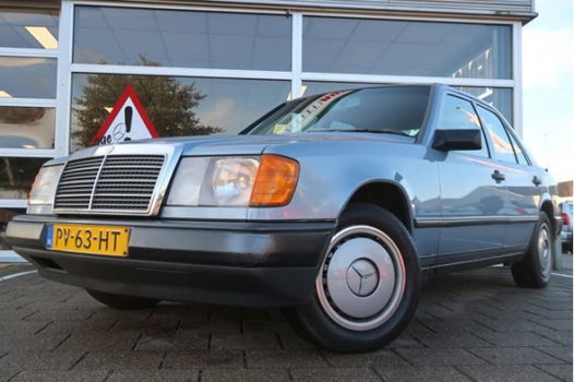 Mercedes-Benz 230 - (W124) E / NL auto / Becker / 1986 / Apk: 12-2020 - 1