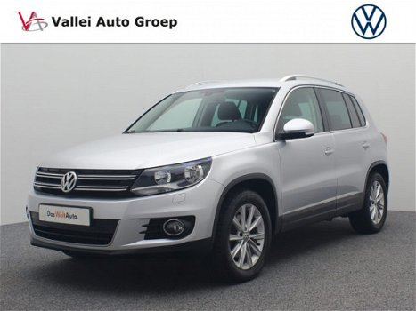 Volkswagen Tiguan - 1.4 TSI 122PK Sport & Style | Navigatie | Trekhaak wegklapbaar | Cruise Control - 1