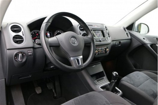 Volkswagen Tiguan - 1.4 TSI 122PK Sport & Style | Navigatie | Trekhaak wegklapbaar | Cruise Control - 1