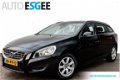 Volvo V60 - 2.0 D3 Kinetic Navi | Clima | Cruise | PDC | 16'' LMV | Nette Goed Onderhouden Auto - 1 - Thumbnail