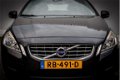 Volvo V60 - 2.0 D3 Kinetic Navi | Clima | Cruise | PDC | 16'' LMV | Nette Goed Onderhouden Auto - 1 - Thumbnail
