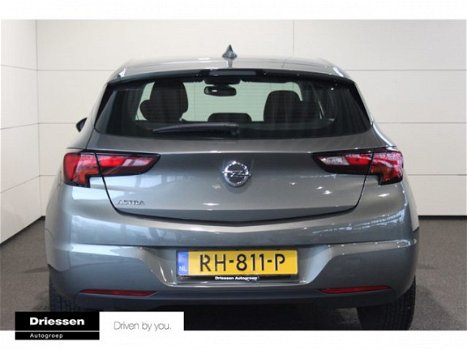 Opel Astra - 5drs 1.0 Online Edition (Navigatie / Parkeersensoren) - 1