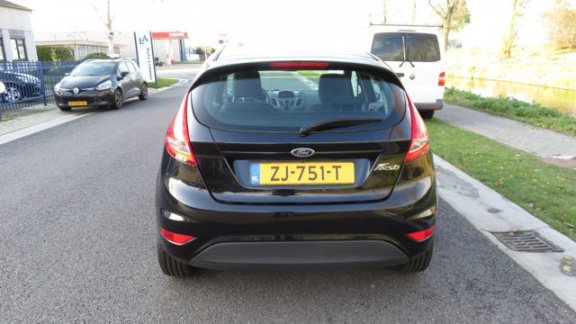 Ford Fiesta - 1.25 Trend 82 PK * 5 DRS * Airco * NW LM VELGEN * NW banden - 1