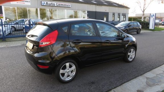 Ford Fiesta - 1.25 Trend 82 PK * 5 DRS * Airco * NW LM VELGEN * NW banden - 1