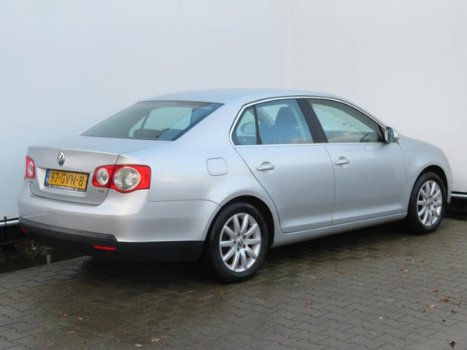 Volkswagen Jetta - 1.4 TSI Comfortline - 1